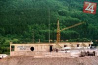 Posledné dokončovacie úpravy na objekte hydrouzla, finalizácia pravostrannej hrádze, prehĺbenie koryta a výstavba nápustného objektu biokoridoru boli práce na Vodnom diele v júni roku 1998.