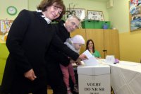 Ján Figeľ s manželkou Máriou a vnučkou. Autor foto: Vladimír Benko