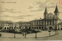 Budova s nápisom Moric Ripper patrila pôvodne Lombardinimu