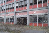 21.3.2016 - Plotom obohnaná Slovenka stále stojí a komplexu bytov a služieb sa Banskobystričania ani po rokoch nedočkali.