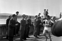 Na snímke z 3. júna 1967 víťaz Juraj Lukáč v cieli 21. ročníka cestného behu Devín - Bratislava v Devíne.