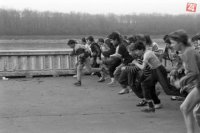 Na archívnej snímke z 7. apríla 1991 v Bratislave štart najmladšej vekovej kategórie počas 44. ročníka cestného behu Devín - Bratislava.