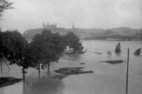 Záplavy v roku 1956: Rozvodnený Dunaj prekonal v Bratislave hranicu 900 metrov.