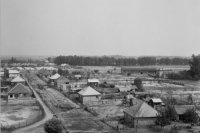 Povodne v roku 1965: Dedina Číčov v komárňanskom okrese po ničivej povodni. Práce na číčovskej prietrži.