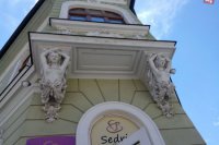 nosný prvok na križovatke ulíc Komenského a Skuteckého