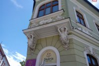 nosný prvok na križovatke ulíc Komenského a Skuteckého