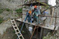 Na snímke práce na rekonštrukcii hradu v Kapušanoch.