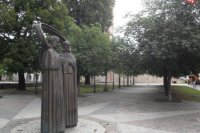 parčík pri tržnici, Námestie Štefana Moysesa