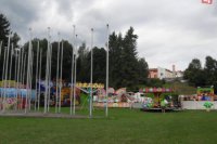 kolotoče a detské atrakcie v parku pod Pamätníkom SNP