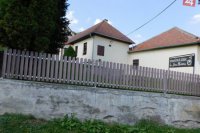 Môžete si prezrieť aj pamätnú izbu Jána Hollého