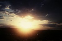 Niekoľko teplejších dní za sebou sme skúsili cvaknúť západ Slnka v Prešove. Vyšiel nám vždy iný záber, hoci sme fotili z toho istého miesta.