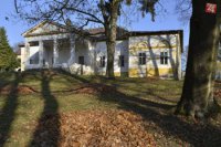 Na snímke kúria s parkom, ktorá čaká na rekonštrukciu v obci Župčany v okrese Prešov.