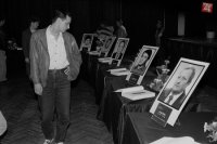 Občania a spolupracovníci obetí havárie vo VSŽ prichádzali od poobedňajších hodín 30. októbra vyjadriť svoj smútok a spolupatričnosť s pozostalými do Ferrocentra.