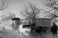 Archívna snímka z 20. decembra 1967. Takto to v daný deň vyzeralo na štátnej ceste Trnava-Bratislava