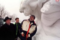 Počas prehliadky okolia Košíc priviedol vtedajší primátor Košíc Rudolf Schuster premiéra k bizarným závejom na ceste do obce Zdoba. 15. február 1999.