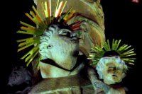 Súsošie Najsvätejšej Trojice vo večerných hodinách pekne vynikne