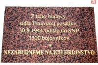 Odchod Trnavskej posádky do SNP pripomína pamätná tabuľa