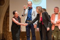 Po ceremoniáli s medailou.