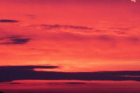 Západ Slnka v Prešove mal počas víkendu nie príliš časté, výrazne červenoružové sfarbenie.