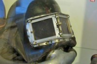 Z histórie hasičskej techniky: kožená dýchacia maska...