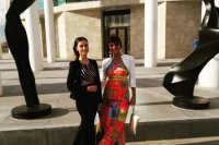 Gabriela Giotto s riaditeľkou slovenského pavilónu Monikou Soročinovou pred budovou Národného Baletu v Astane