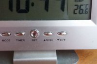 Peter mal v tieni v izbe 26 stupňov.