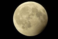 Fotografiu zaslala čitateľka Katarína Drzďaková. Koniec čiastočného zatmenia Mesiaca.