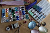 Aktuálny metariál používaný pri šitých šperkoch