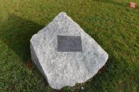 Pamätný kameň s citátom od Jozefa Ignáca Bajzu