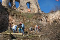 Čistenie hradu od náletových drevín.