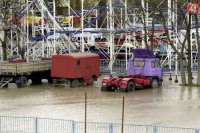 Zatopený bratislavský lunapark 23. marca 2002.