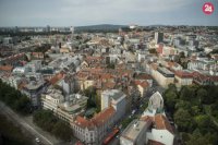 Na snímke pohľad na Staré Mesto. Vpravo v pozadí Bratislavský hrad, pod ním Katedrála sv. Martina, uprostred v pozadí Most SNP.