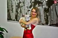 Koza v náručí slovenskej opernej speváčky Lindy Ballovej