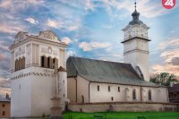 Spišská Belá námestie s kostolom