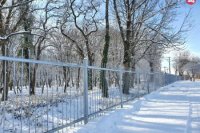 Na snímke hotové oplotenie areálu kaštieľa a parku vo Veľkej Ide 29. januára 2020.