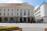 Kávička láka Trnavčanov aj pri Divadle Jána Palárika.