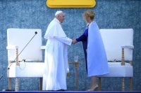 pápež František a prezidentka SR Zuzana Čaputová na stretnutí s predstaviteľmi štátu, občianskej spoločnosti a diplomatického zboru