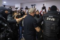Na snímke obžalovaný bývalý špeciálny prokurátor Dušan K. odchádza v sprievode eskorty po vyhlásení rozsudku na Špecializovanom trestnom súde (ŠTS) v Pezinku 20. septembra 2021.