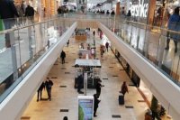 Pár hodín po otvorení obchodov.