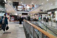 Nákupné centrá otvorili všetky obchody.