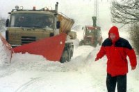Uvoľňovanie cesty do Hodkoviec a Novačan v okrese Košice-okolie.