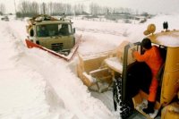 Napriek maximálnemu nasadeniu ťažkej techniky sa nedarilo v okrese Košice-okolie udržať trvalo zjazdné cesty do všetkých  112 obcí okresu