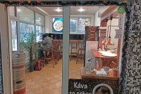 Pizzériu neďaleko miesta činu navštívili v pondelok obaja policajti, medzi ktorými sa odohrala prestrelka.