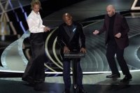 Zľava Uma Thurmanová, Samuel L. Jackson a John Travolta