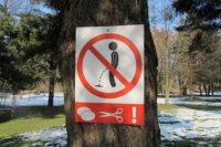 Ani na Delni nemajú pochopenie pre mužov, ktorí si potrebujú uľaviť.