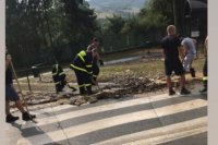 Hasiči mali v Hermanovciach pri Prešove po búrke plné ruky práce.