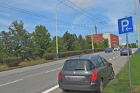 Naľavo je po novom BUS pruh, kde má svoje teritórium linka MHD. Nejde preto o parkovaciu lokalitu pre autá.