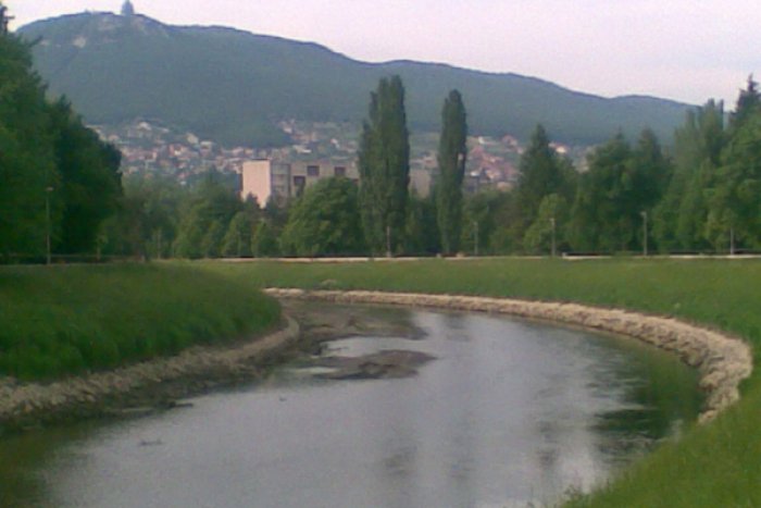 Ilustračný obrázok k článku Dobrí ľudia ešte nevymreli: Nálezca sa kabelky ani nedotkol a zavolal mestskú políciu