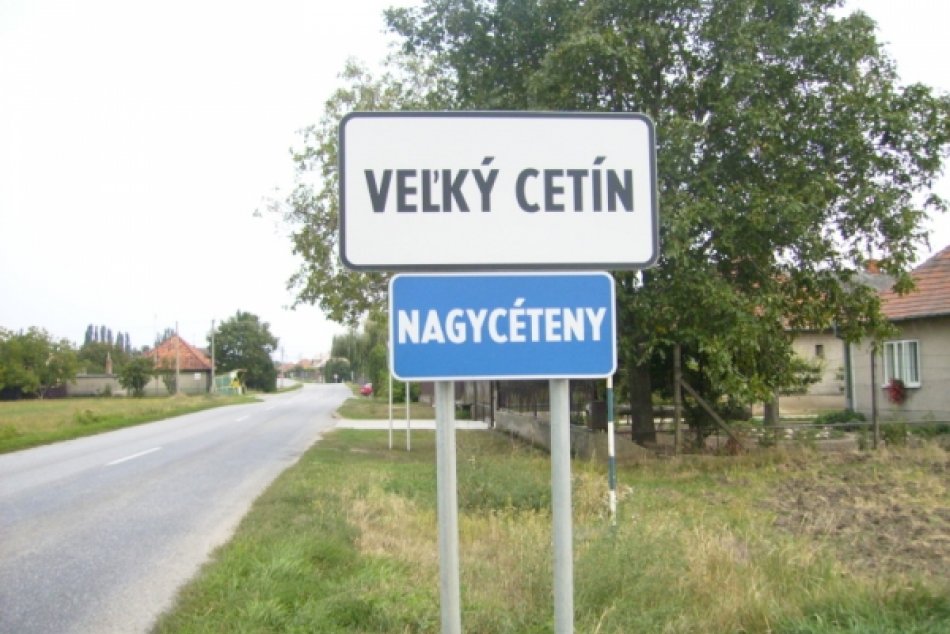 Ilustračný obrázok k článku Župa musí vymeniť tabule s názvami obcí: Nové budú stáť vyše 71-tisíc eur