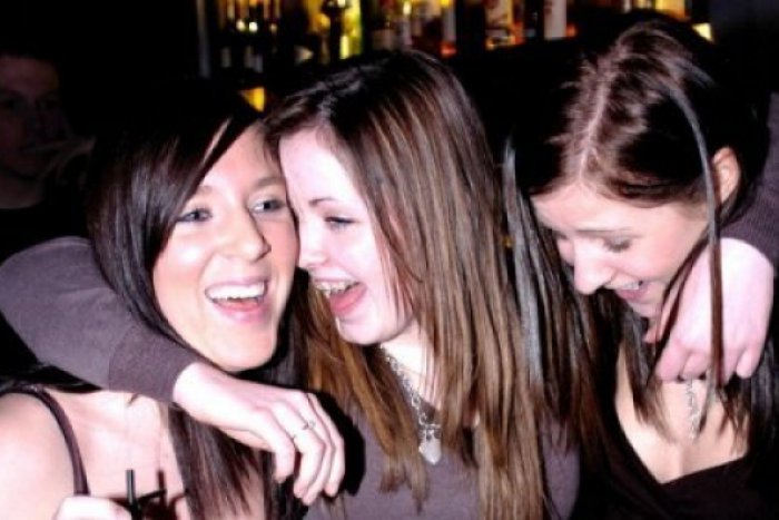 Ilustračný obrázok k článku Univerzita varuje študentov: Dajte si pozor na statusy o alkohole a sexuálnych zážitkoch